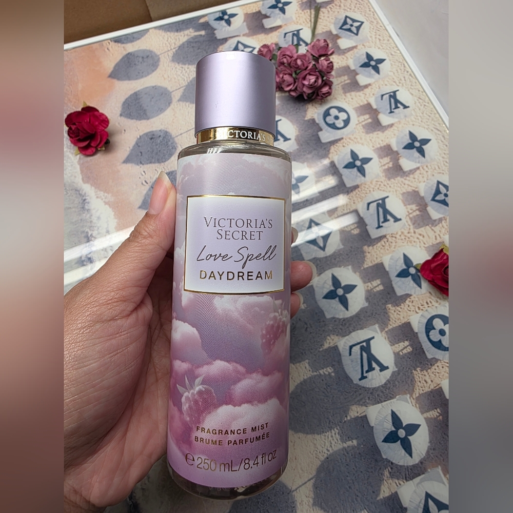 💜NEW💜 VS Love Spell DayDream